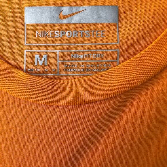 Nike Sports tee size women’s M short sleeve orange, cotton-polyester blend - Picture 8 of 8